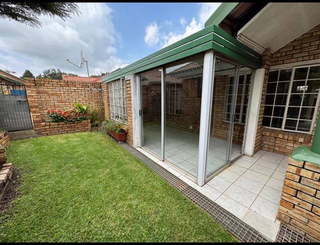 2 BEDROOM TOWNHOUSE FOR SALE IN GLEN MARAIS
